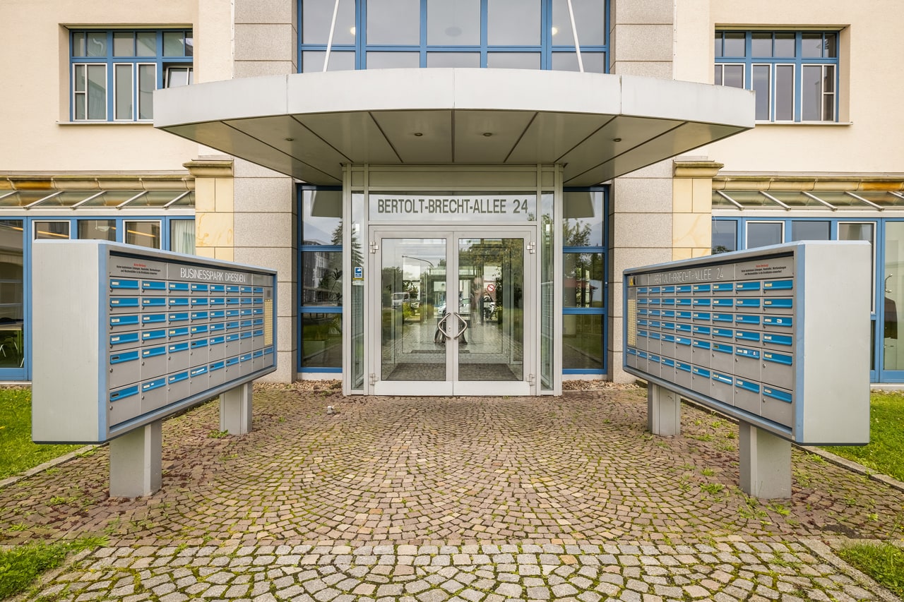 Eingang und Briefkästen, Bertolt-Brecht-Allee 24 zum Businesspark Dresden